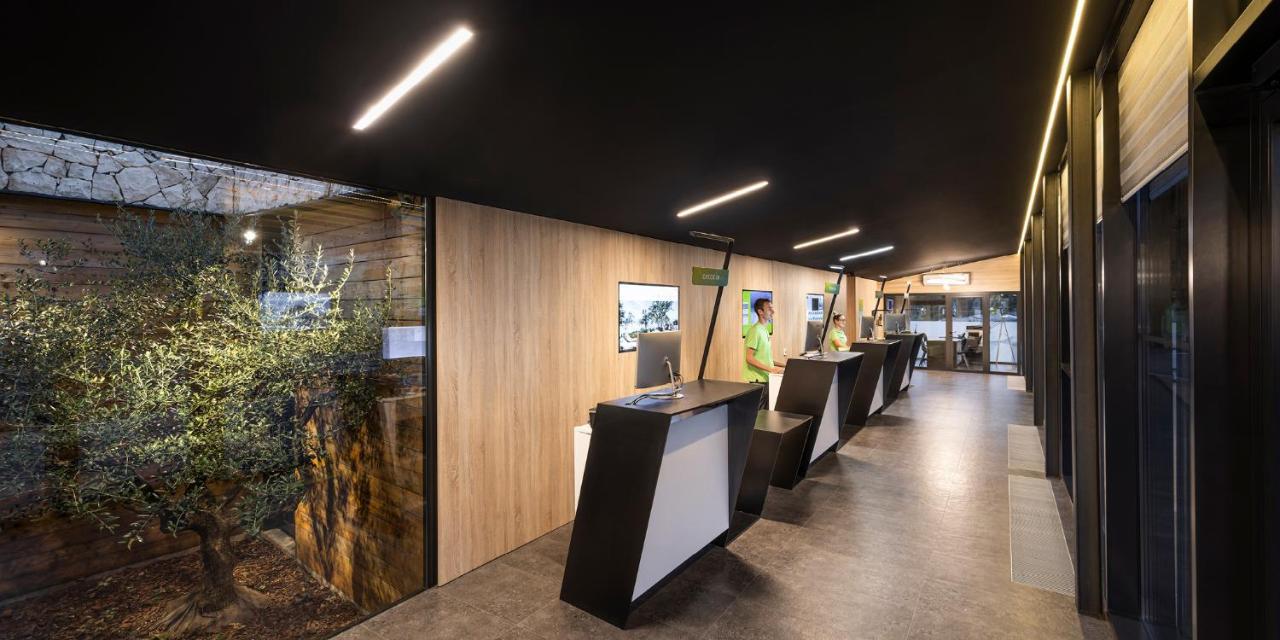 Aminess Style Glamping Villas & Holiday Homes Atea Njivice Dış mekan fotoğraf The reception area of the station