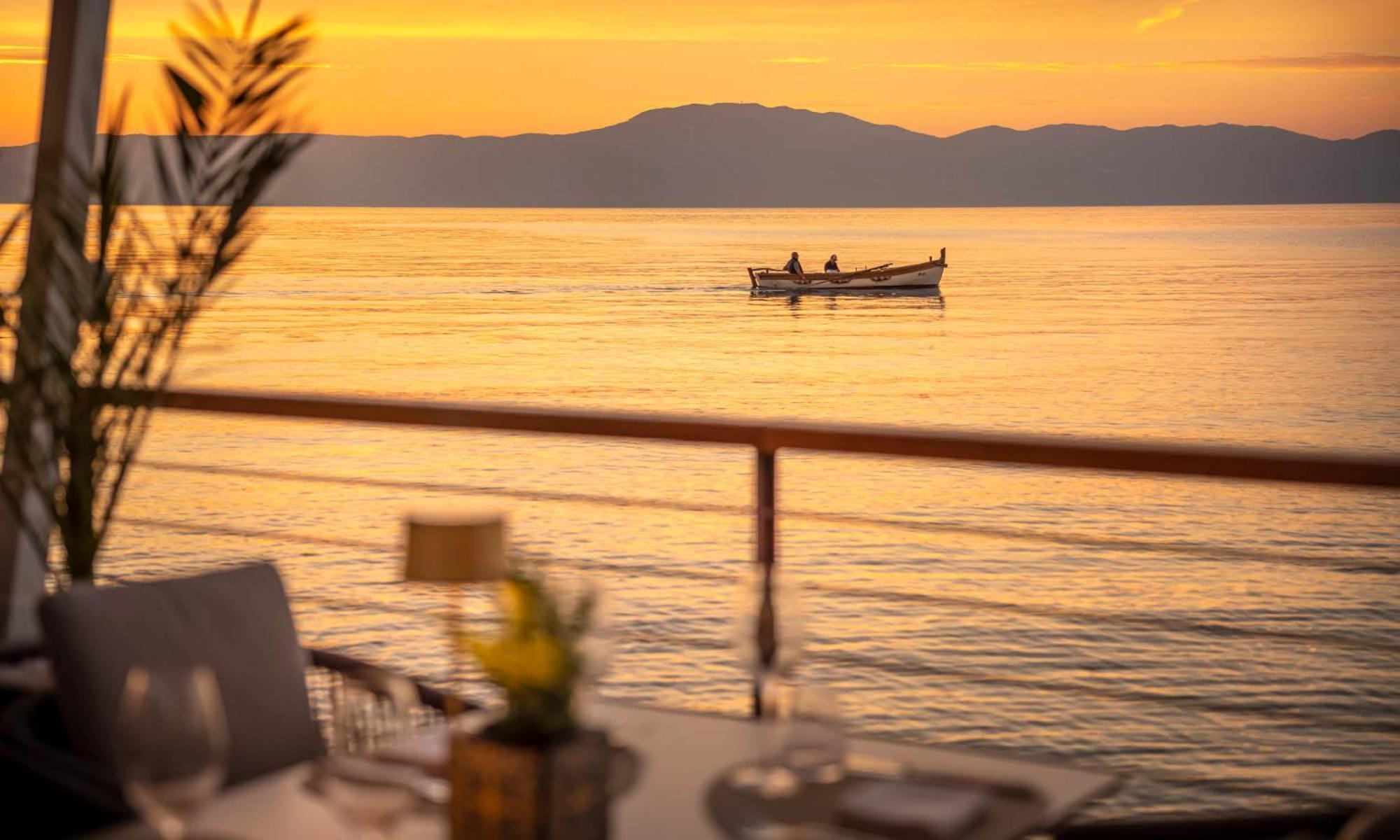 Aminess Style Glamping Villas & Holiday Homes Atea Njivice Dış mekan fotoğraf Sunset at the beach