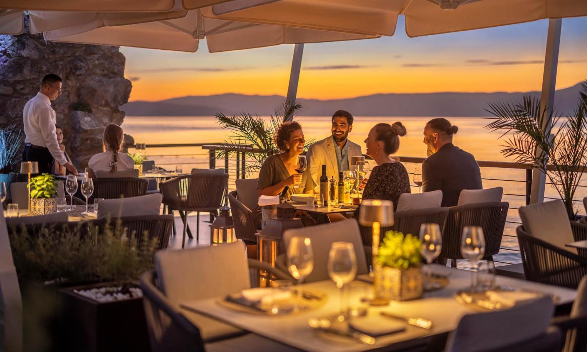 Aminess Style Glamping Villas & Holiday Homes Atea Njivice Dış mekan fotoğraf Restaurant in Croatia