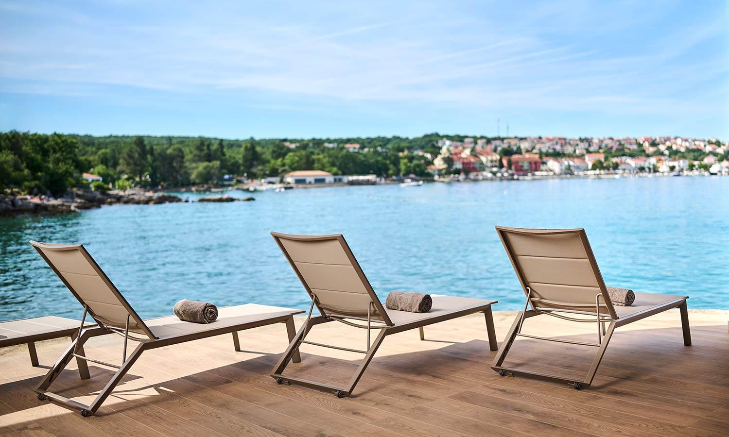 Aminess Style Glamping Villas & Holiday Homes Atea Njivice Dış mekan fotoğraf View of the town of Krk